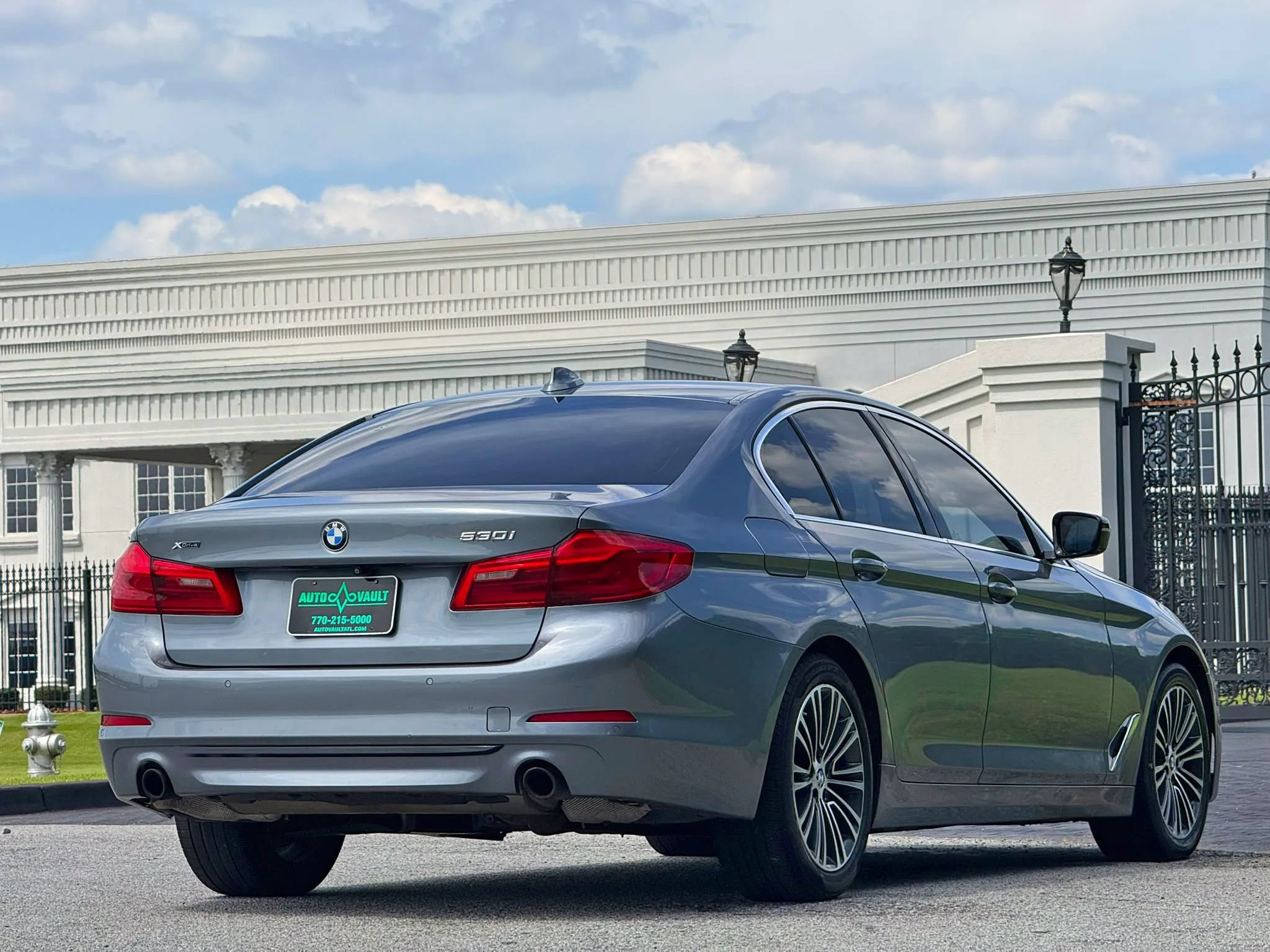 Used 2019 BMW 530i xDrive w/ Convenience Package AWD/4WD image 11