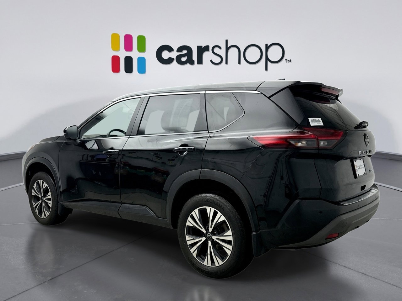 Used 2023 Nissan Rogue SV image 3