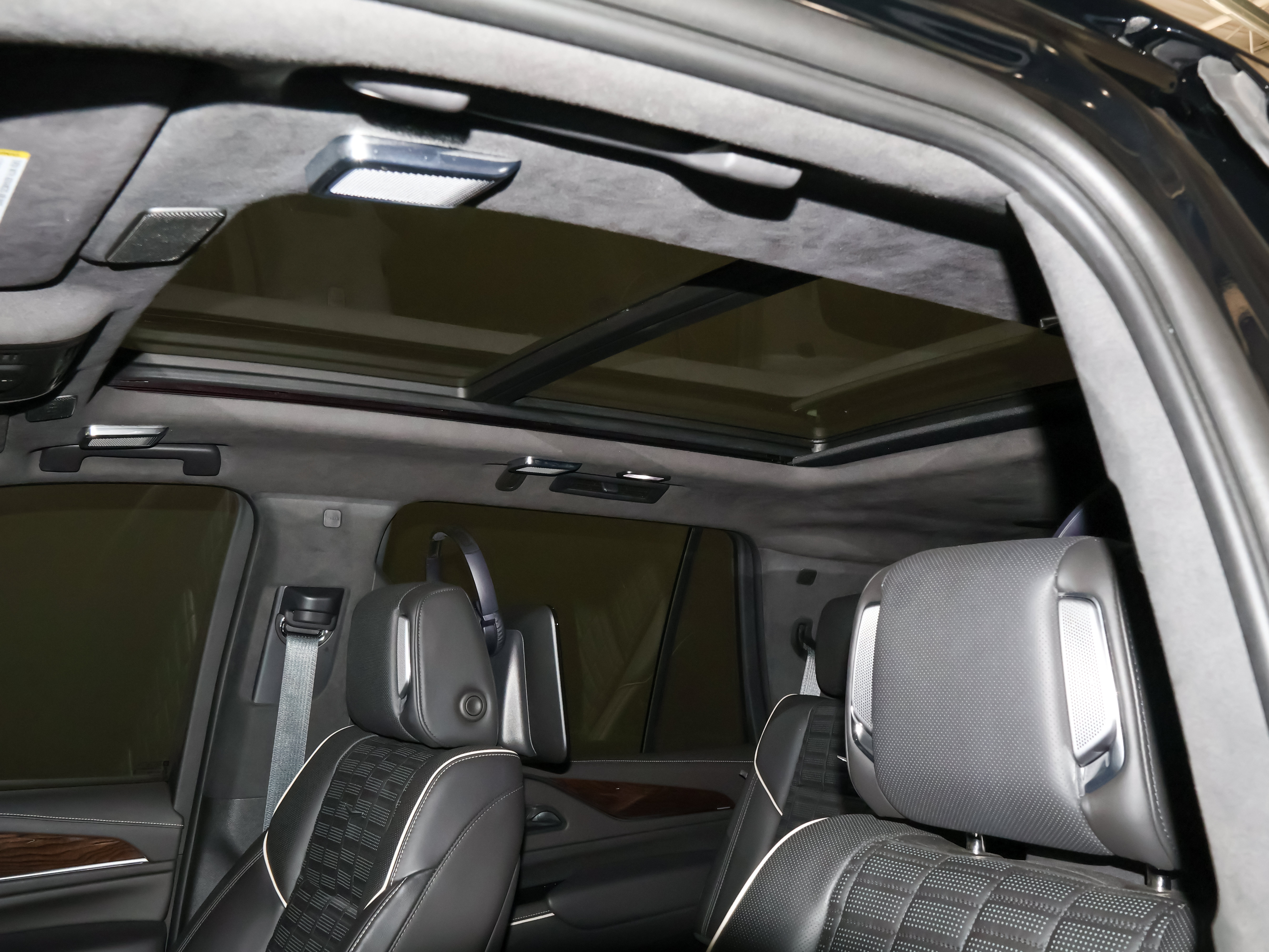 Used 2022 Cadillac Escalade Sport Platinum w/ LPO, ONYX Package AWD/4WD image 14