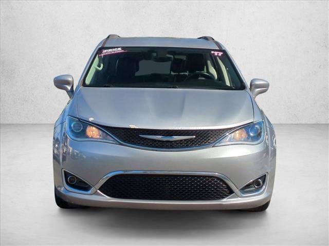 Used 2017 Chrysler Pacifica Touring-L image 2