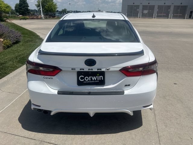 Used 2024 Toyota Camry SE w/ Convenience Package FWD image 5