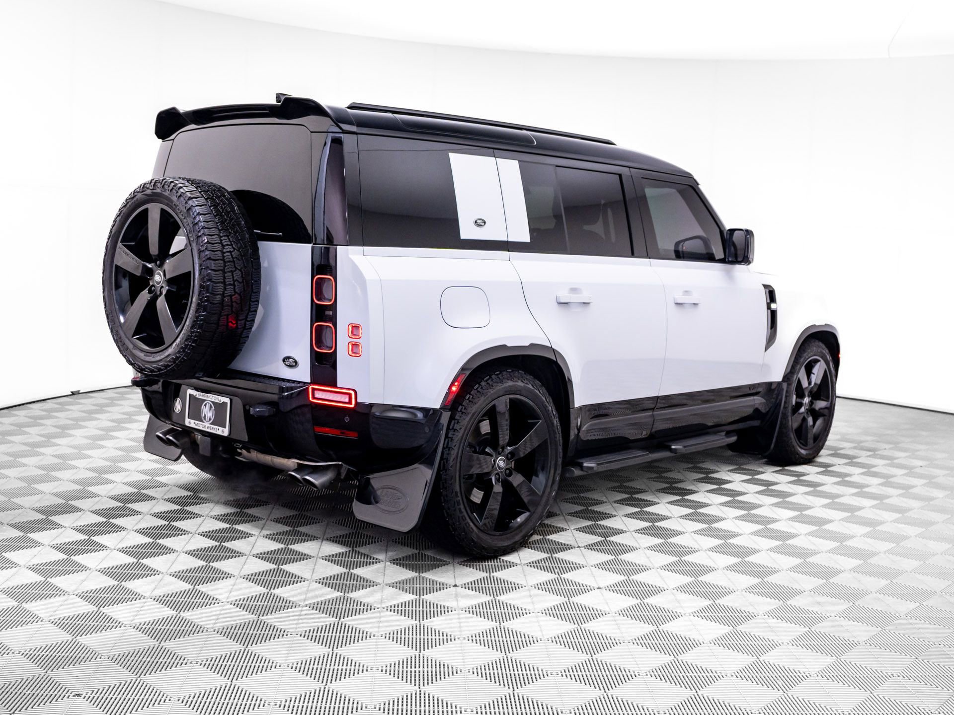 Used 2023 Land Rover Defender 110 V8 AWD/4WD image 5