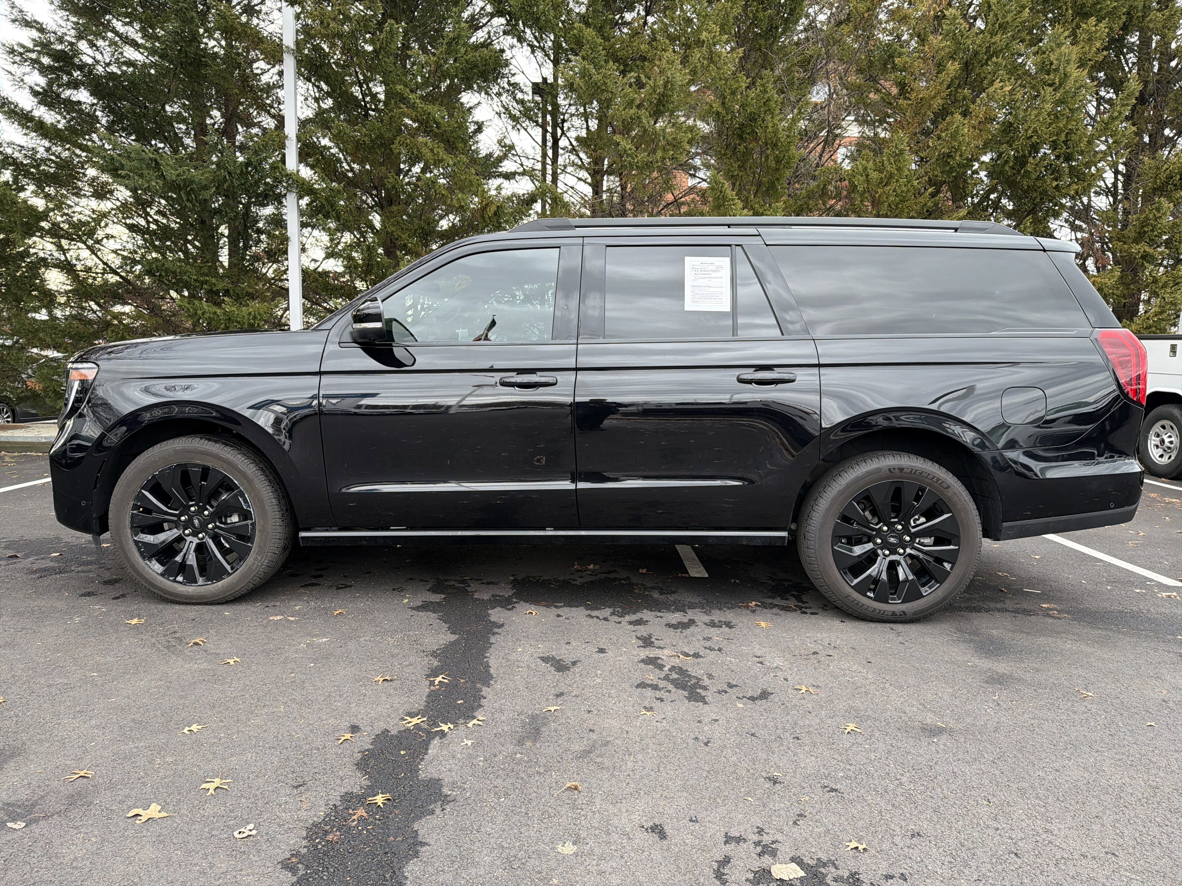 Used 2025 Ford Expedition Max Platinum w/ Stealth Appearance Package image 7