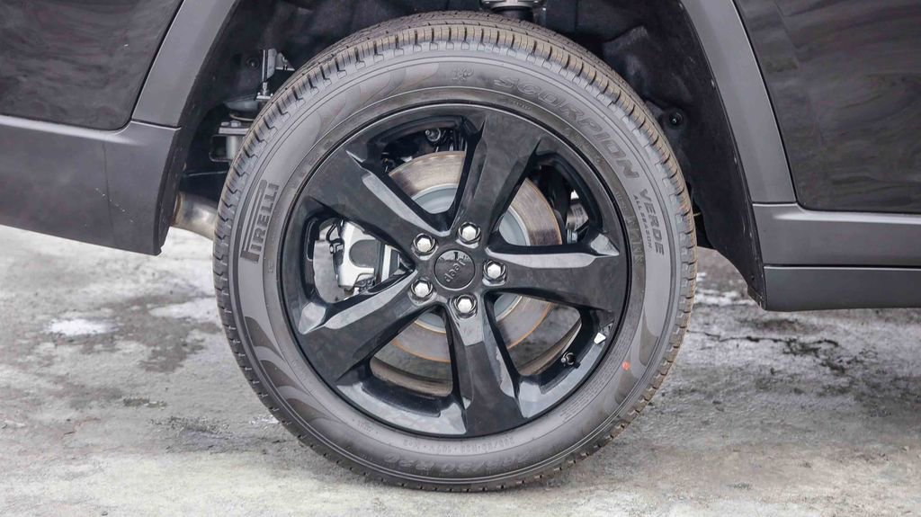 New 2025 Jeep Grand Cherokee L Limited w/ Black Appearance Package image 12