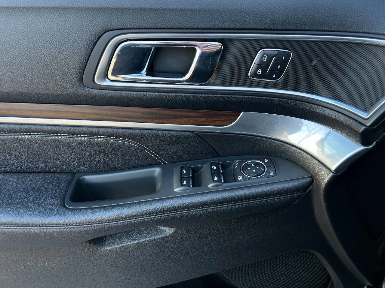 Used 2016 Ford Explorer Limited image 8