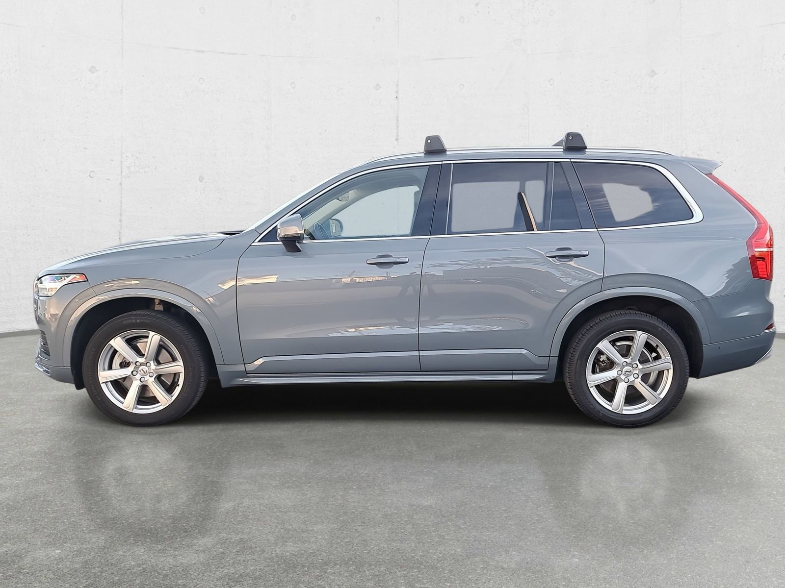 Used 2022 Volvo XC90 T5 Momentum image 8