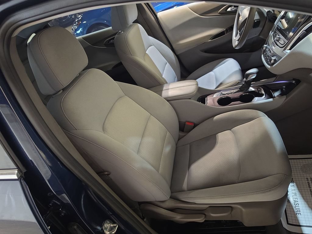 Used 2021 Chevrolet Malibu LT FWD image 24