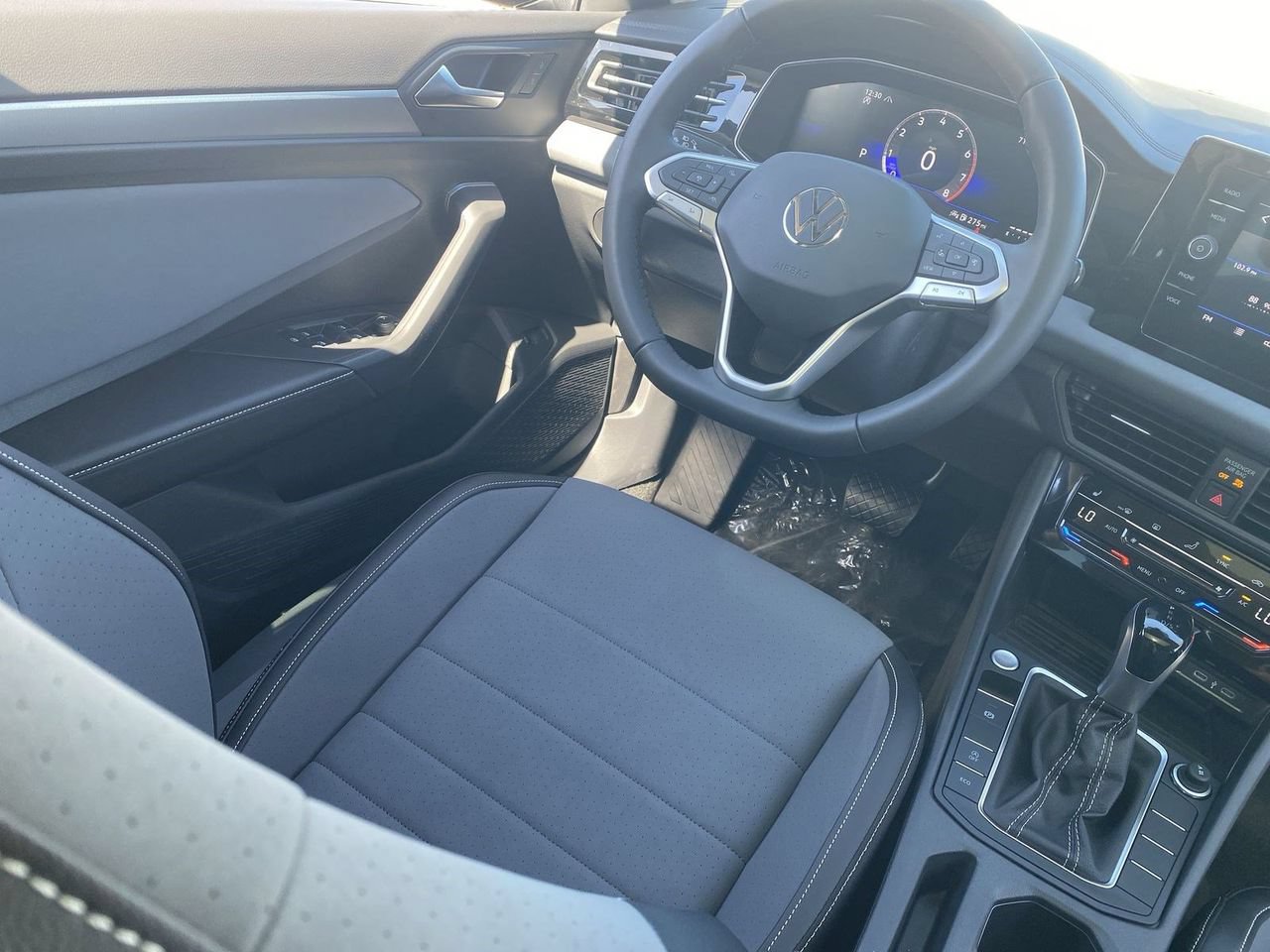 New 2026 Volkswagen Jetta SE FWD image 10
