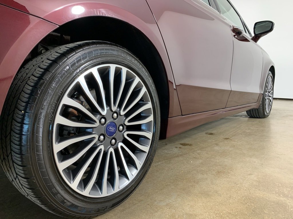 Used 2017 Ford Fusion SE w/ Fusion SE Technology Package image 9