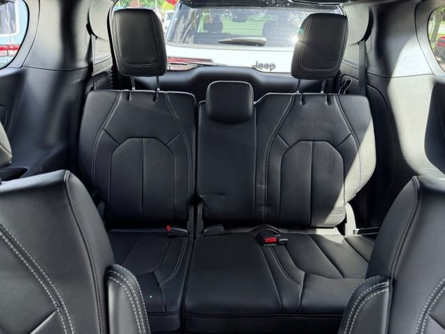 New 2027 Chrysler Pacifica Select FWD image 23