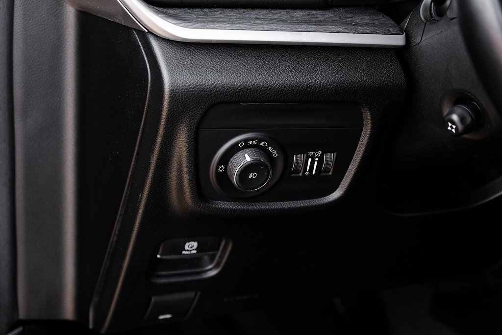 Used 2021 Jeep Grand Cherokee L Limited w/ Luxury Tech Group II image 37