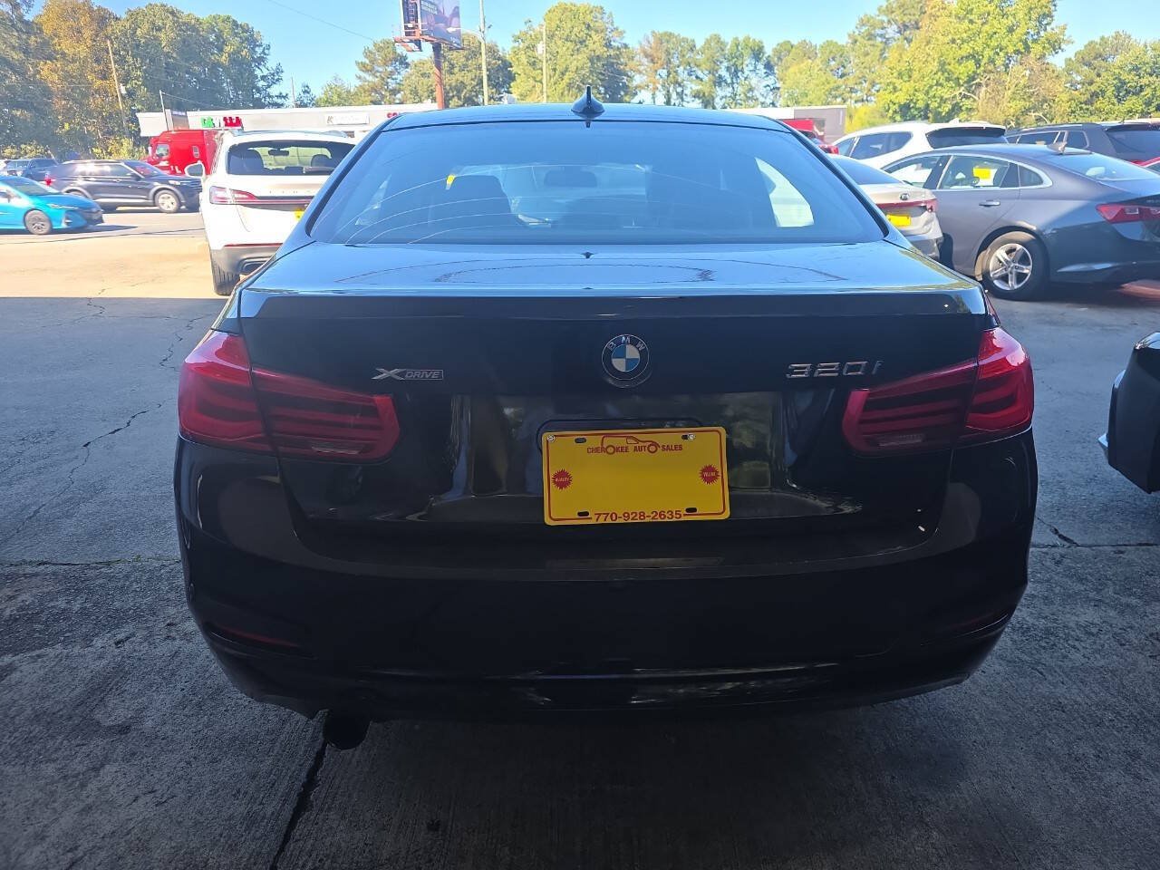 Used 2017 BMW 320i xDrive Sedan AWD/4WD image 5