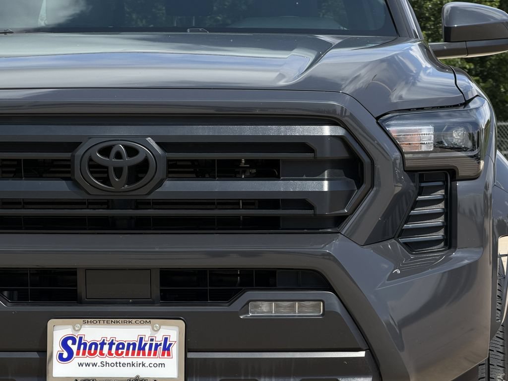 Used 2025 Toyota Tacoma SR5 AWD/4WD image 8