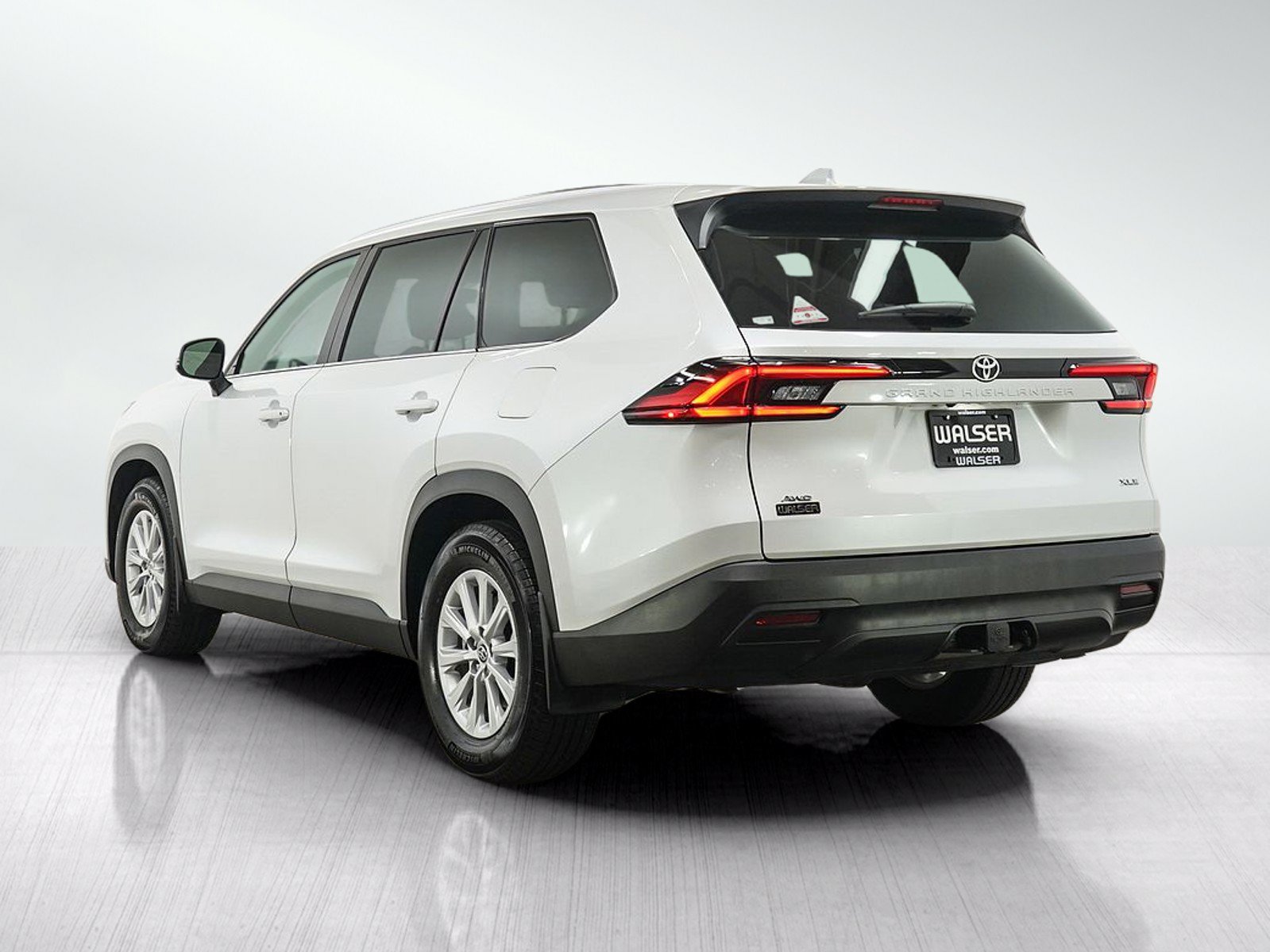 Used 2024 Toyota Grand Highlander AWD image 5
