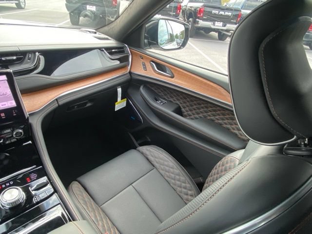New 2025 Jeep Grand Cherokee L Summit AWD/4WD image 39