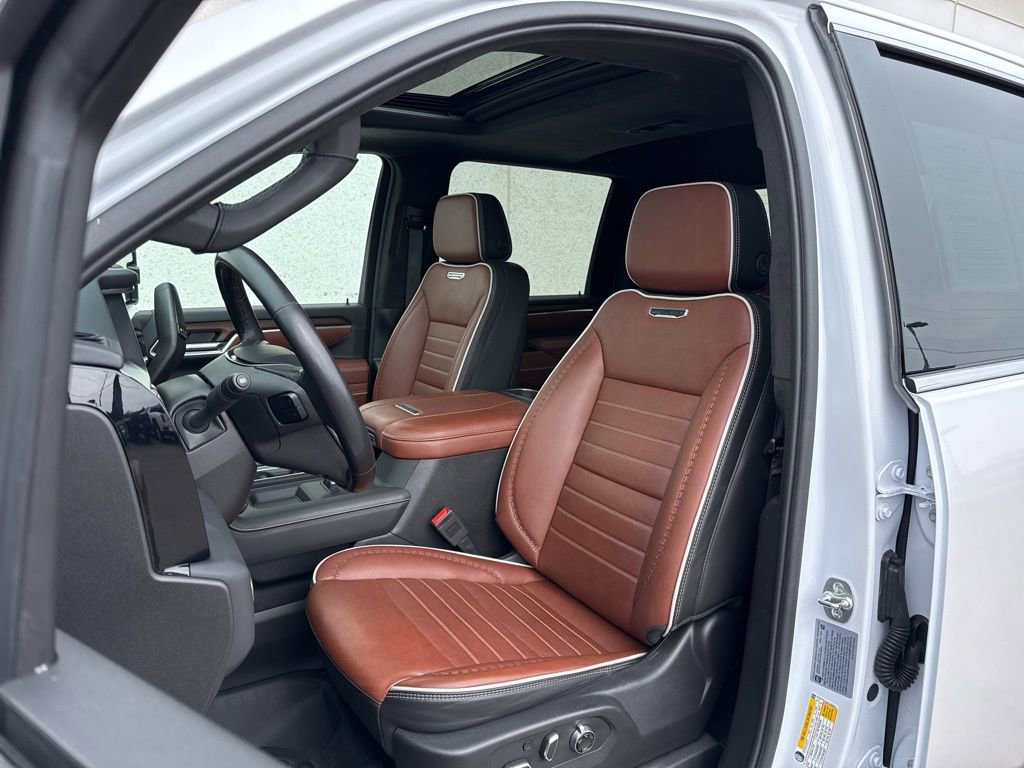 Used 2025 GMC Sierra 3500 Denali Ultimate image 12