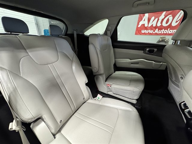 Used 2022 Kia Sorento S image 14