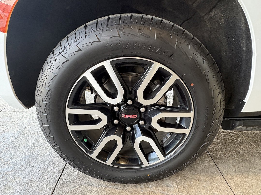 Used 2021 GMC Yukon AT4 w/ AT4 Premium Plus Package image 11