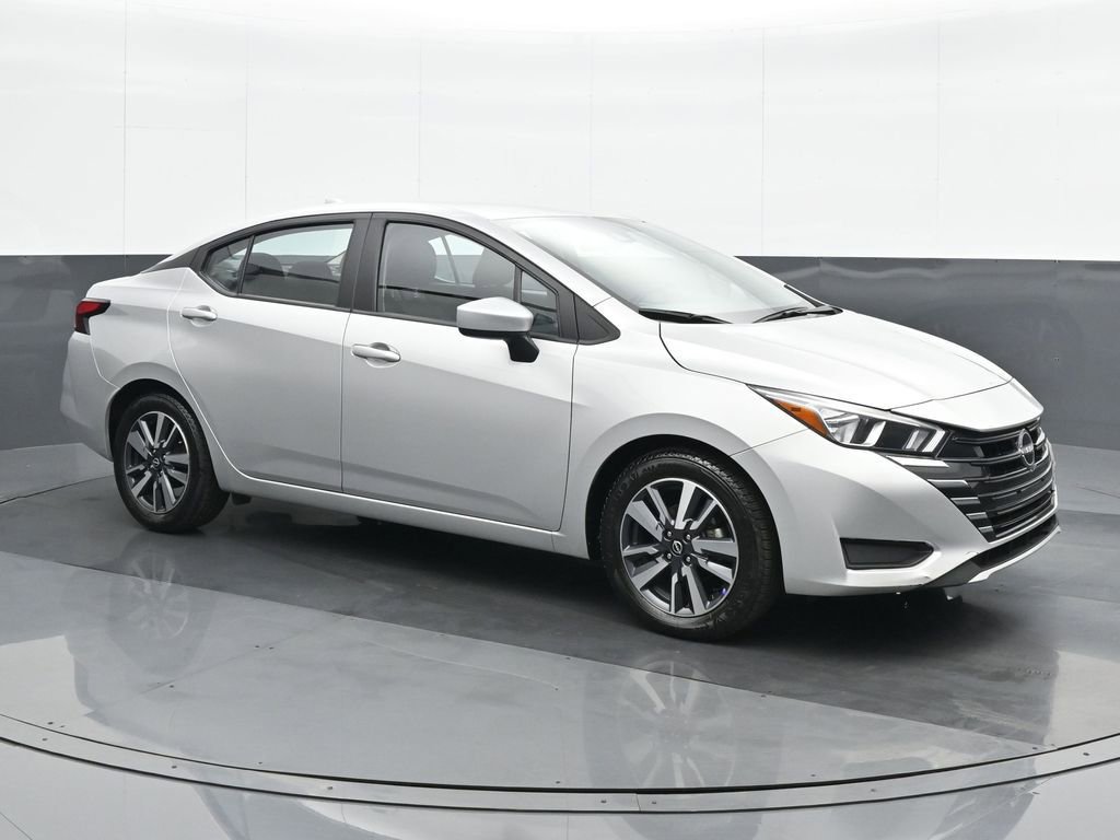 Used 2023 Nissan Versa SV image 8