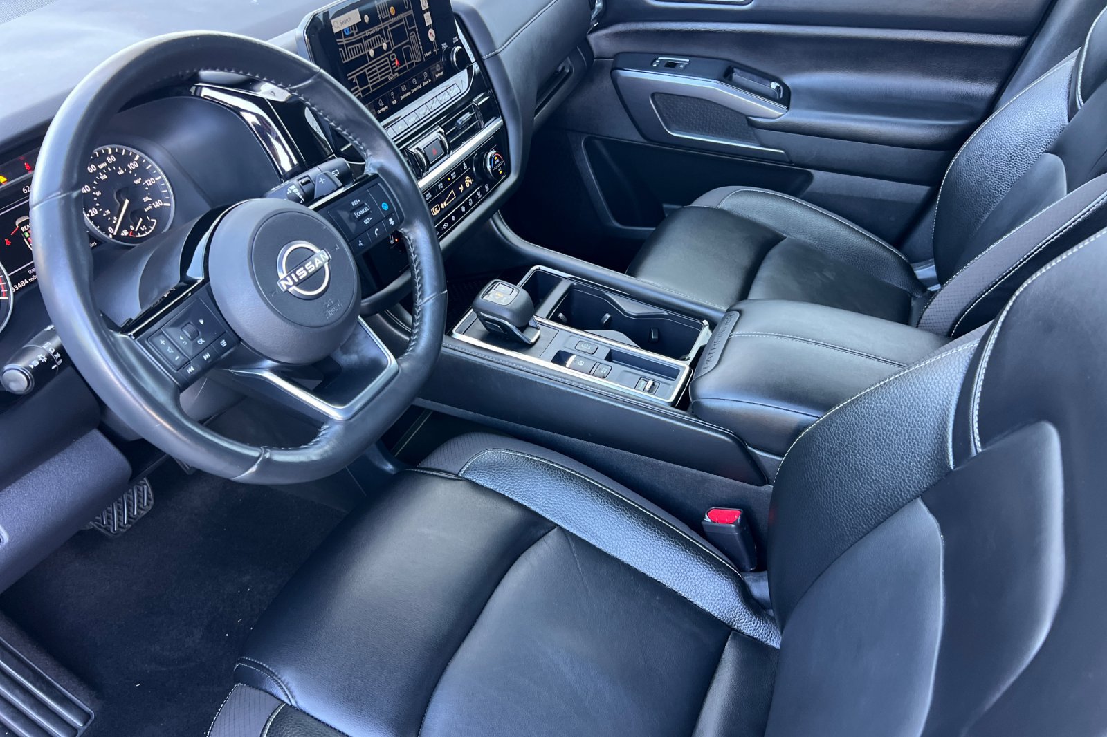 Certified 2024 Nissan Pathfinder SL w/ Black Appearance Package FWD image 10