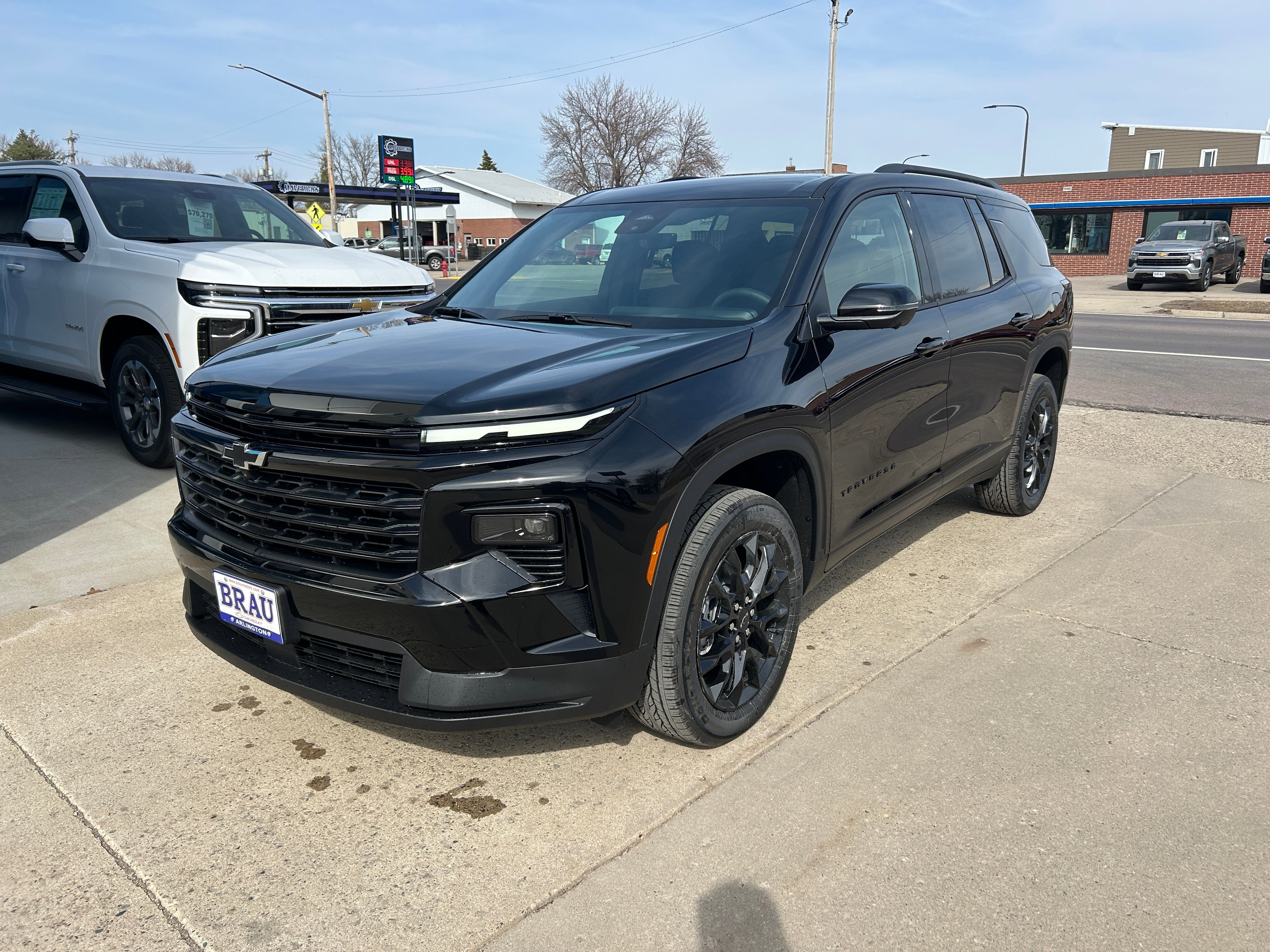 New 2026 Chevrolet Traverse LT w/ Midnight/Sport Edition AWD/4WD image 2