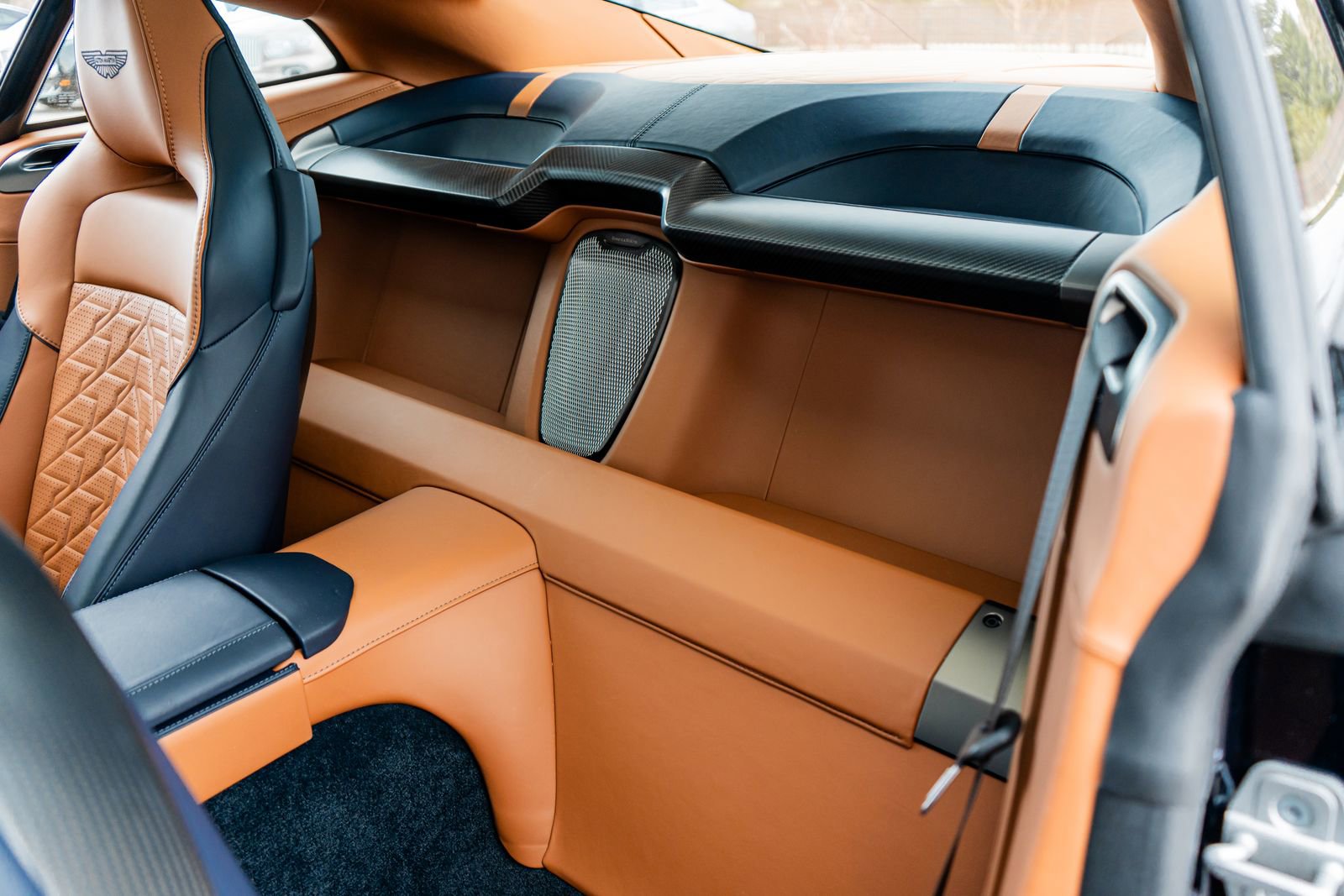 Used 2025 Aston Martin Vanquish V12 image 36