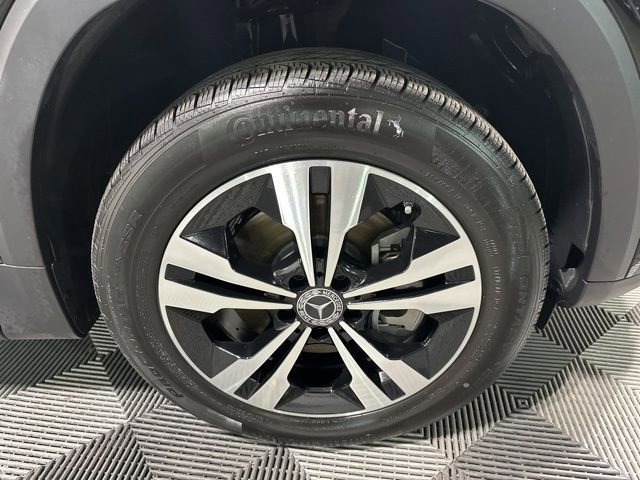 Used 2025 Mercedes-Benz GLB 250 4MATIC image 9