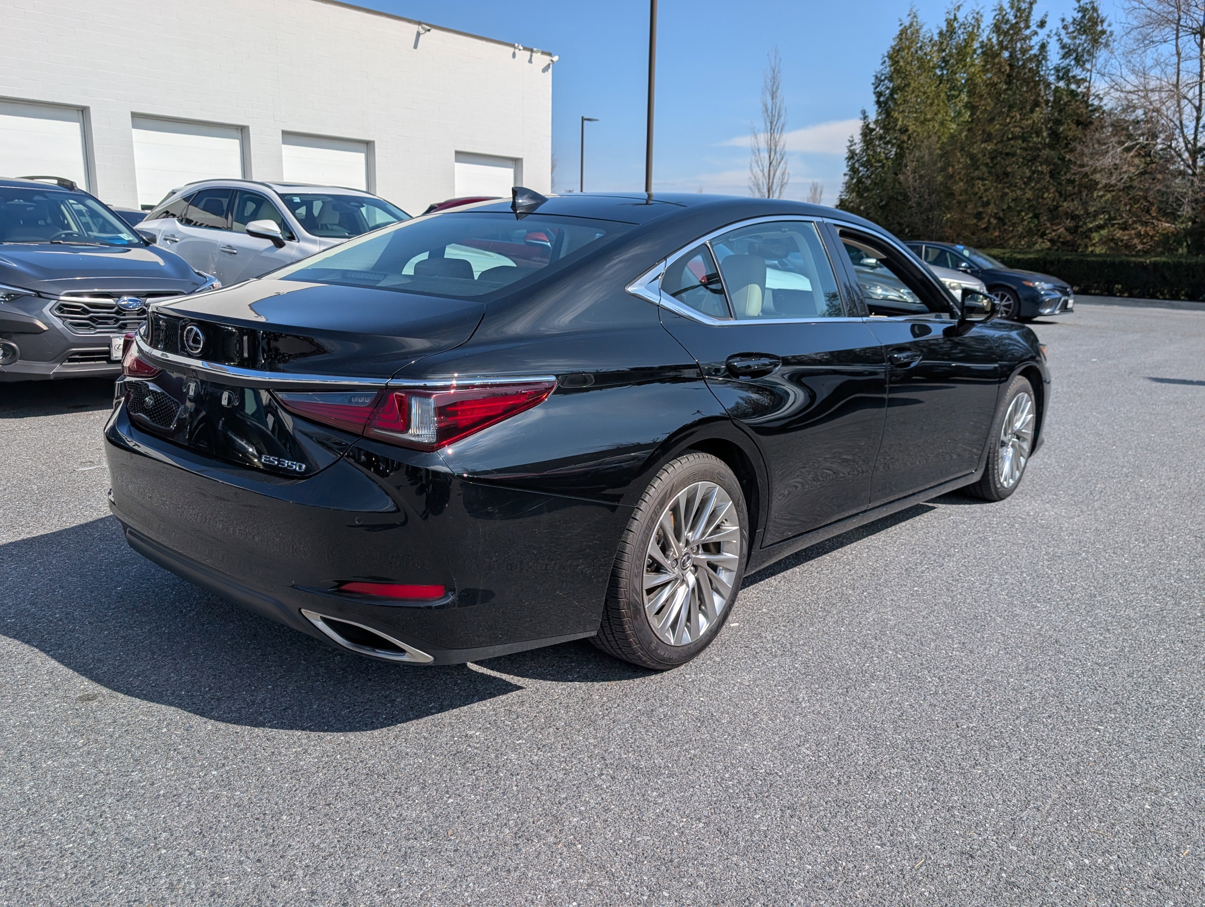Used 2020 Lexus ES 350 Ultra Luxury w/ Accessory Package 2 image 3