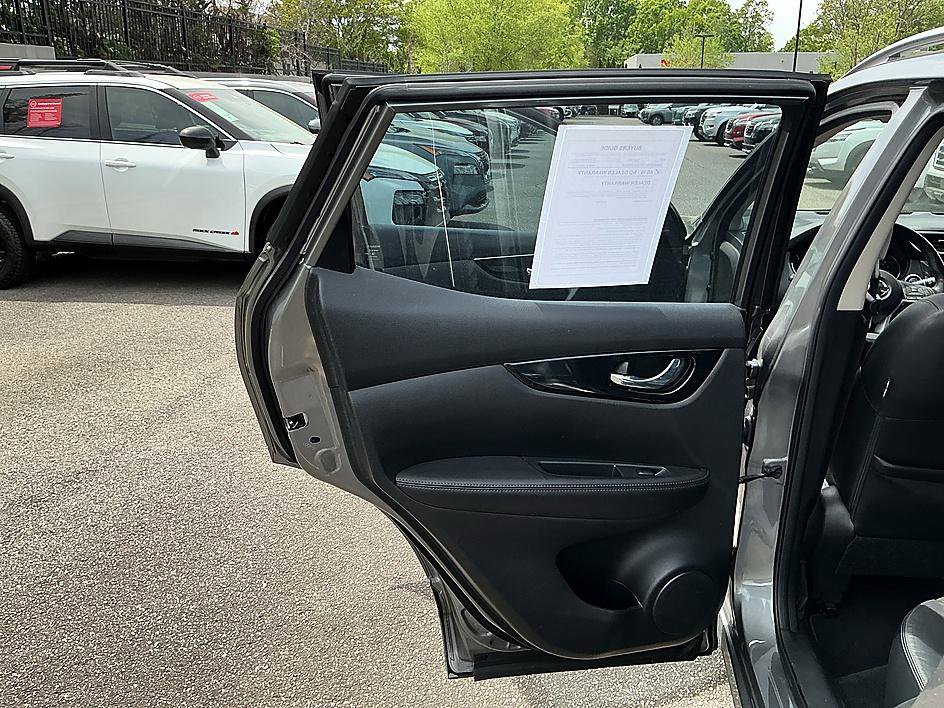 Used 2017 Nissan Rogue Sport SL image 23