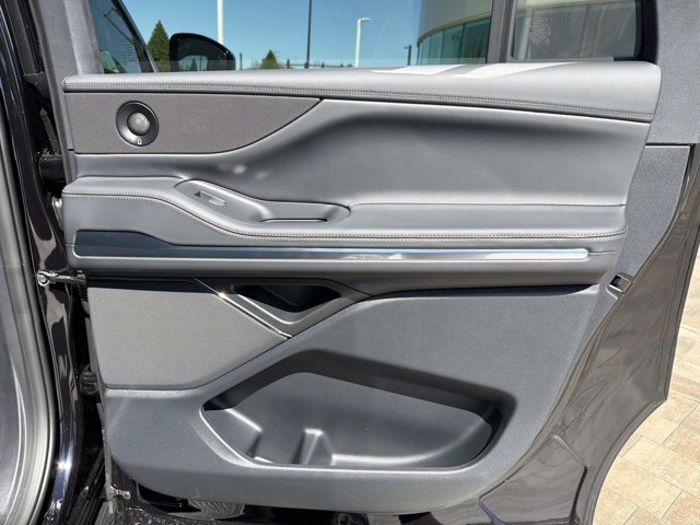 New 2026 Lincoln Navigator L Premier image 21