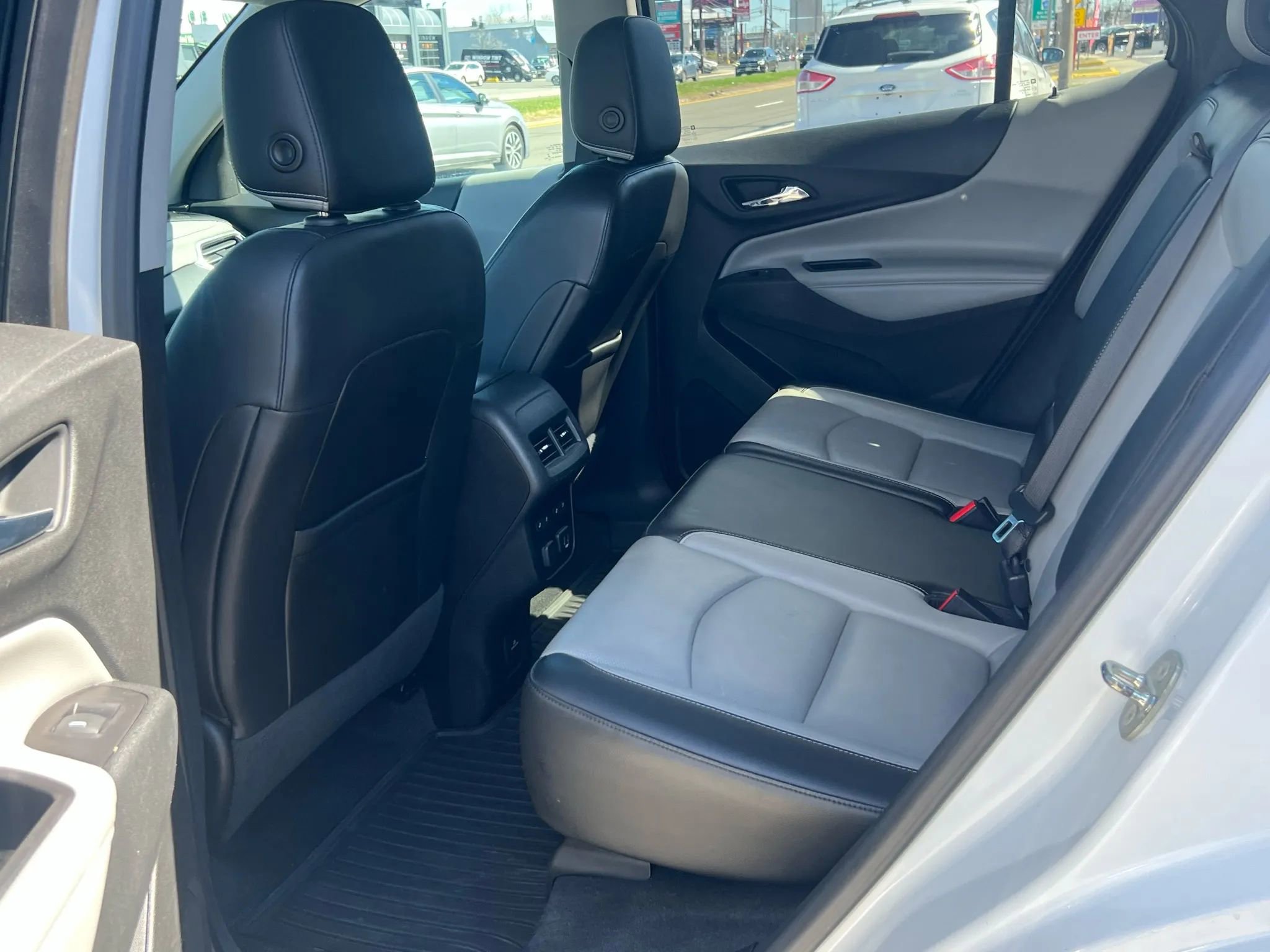 Used 2018 Chevrolet Equinox Premier w/ LPO, Cargo Package AWD/4WD image 28
