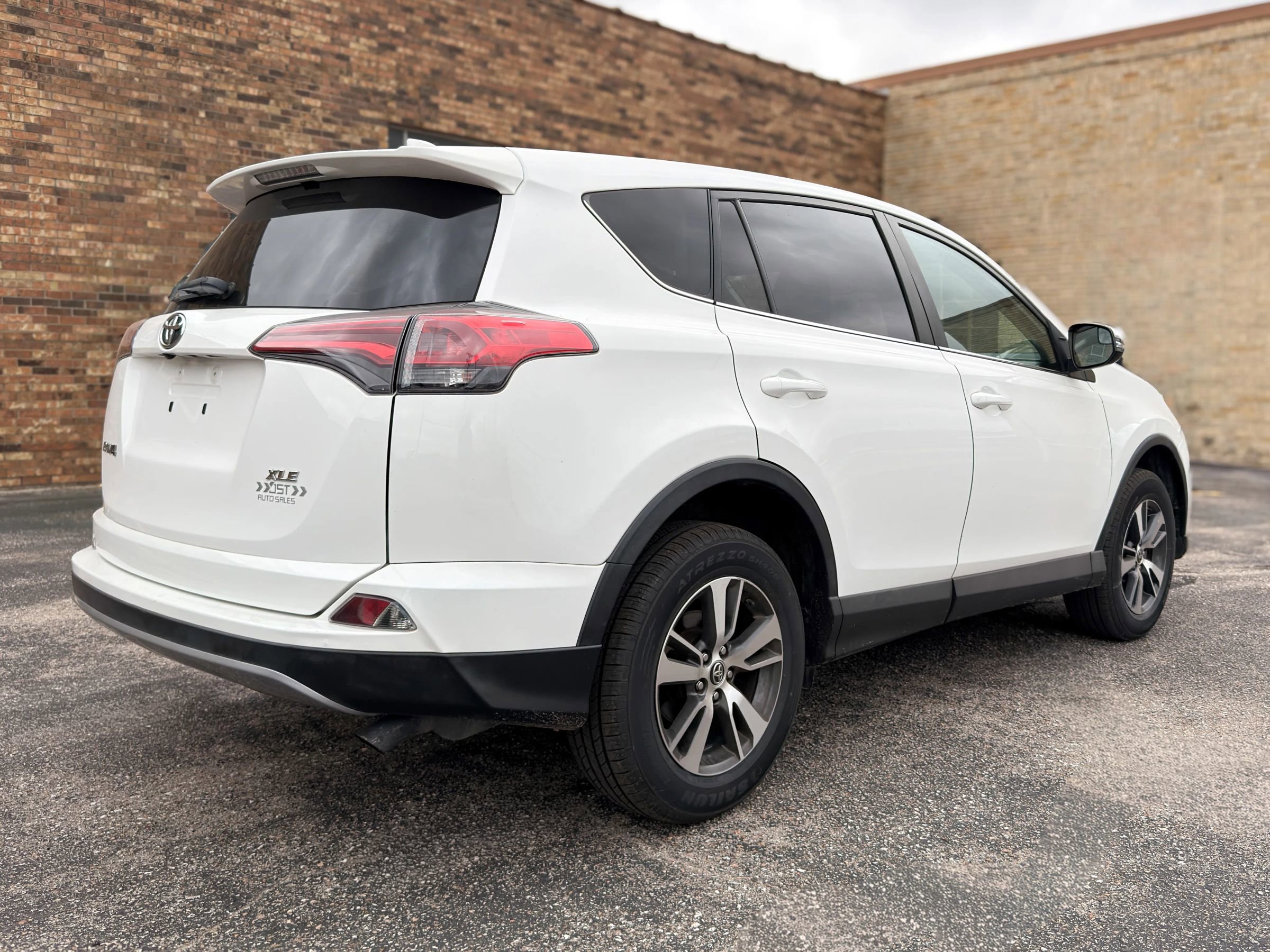 Used 2018 Toyota RAV4 XLE FWD image 8