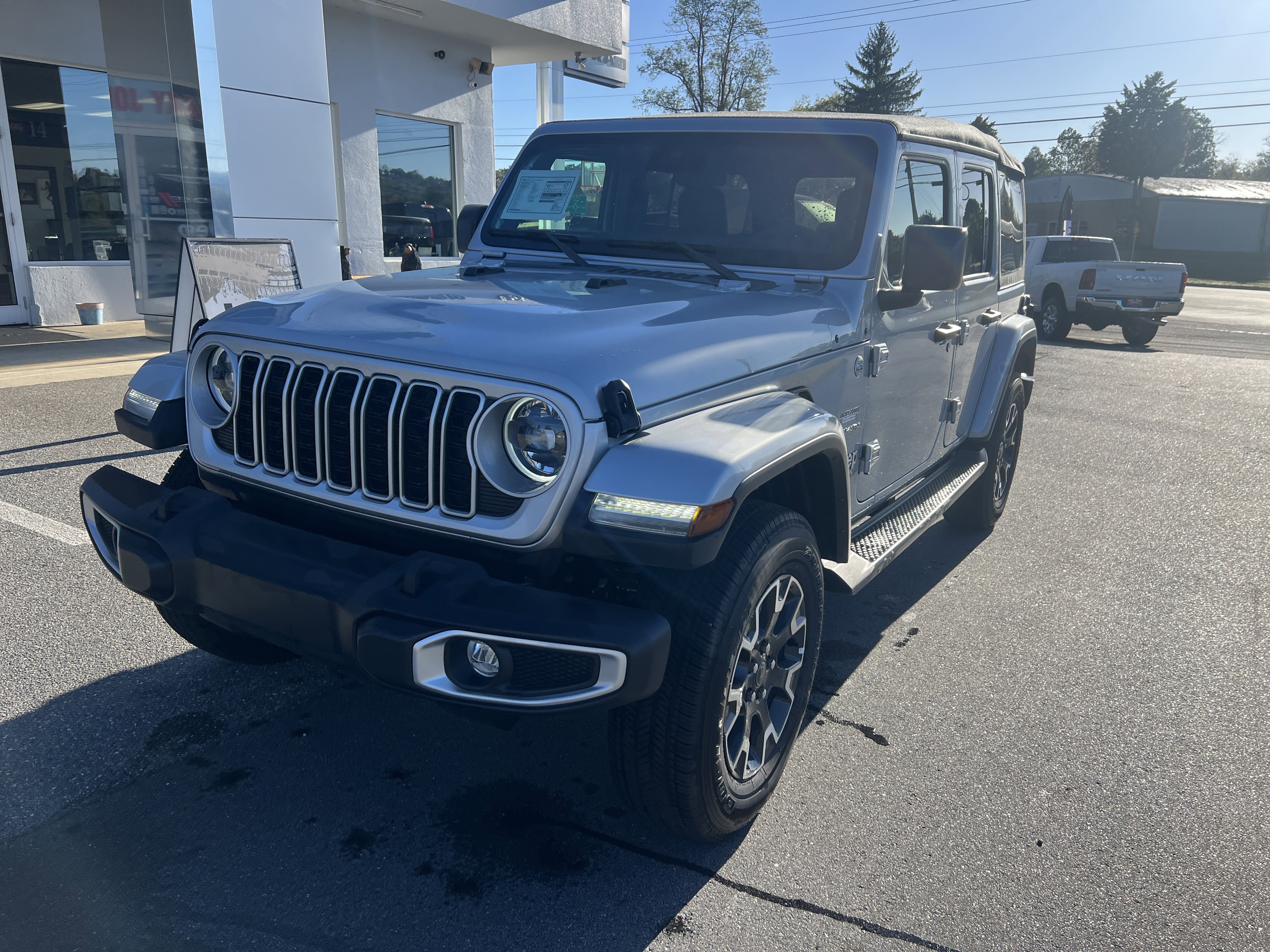 Used 2024 Jeep Wrangler Sahara image 6