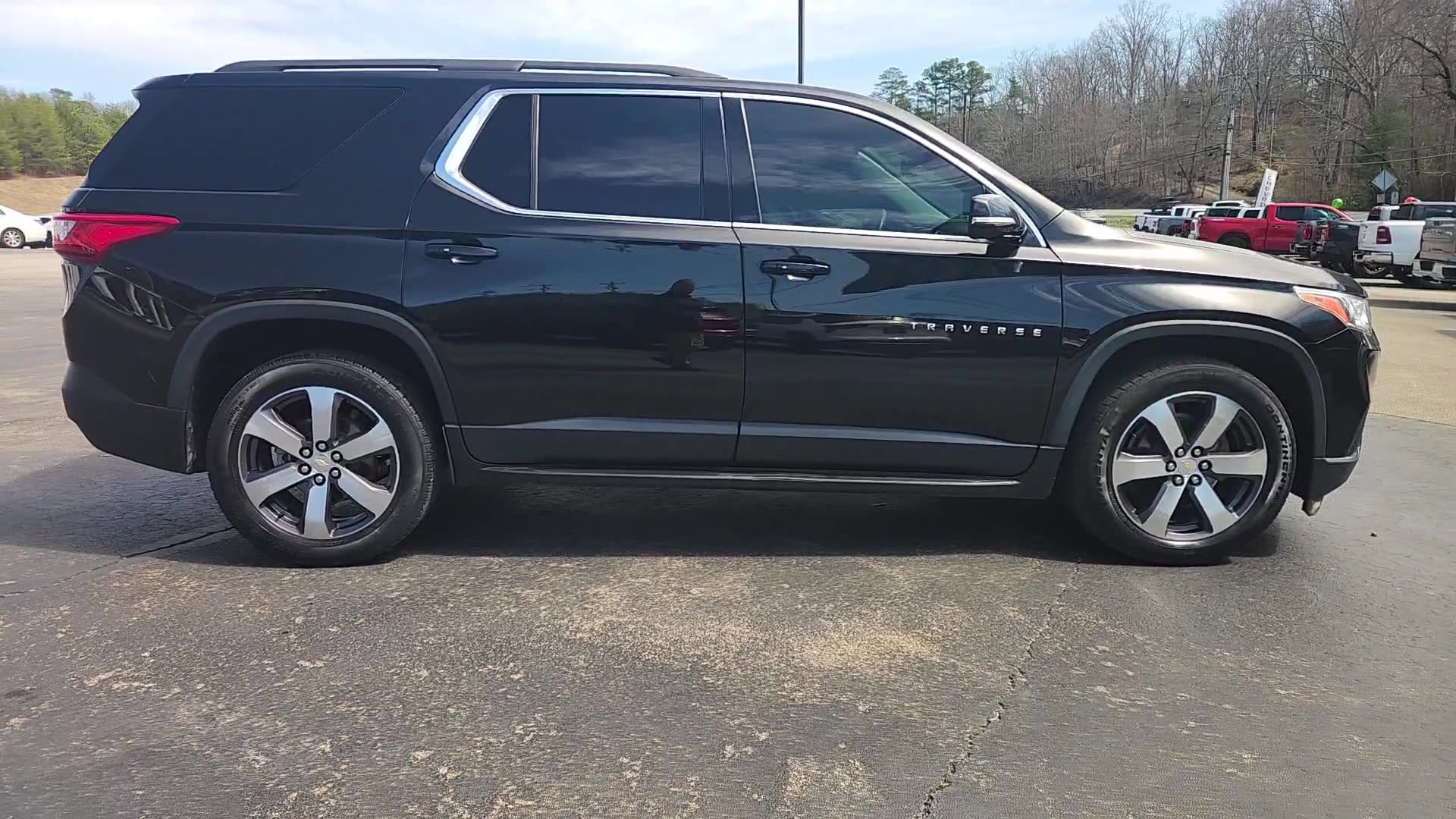 Used 2020 Chevrolet Traverse LT w/ LT Premium Package image 18