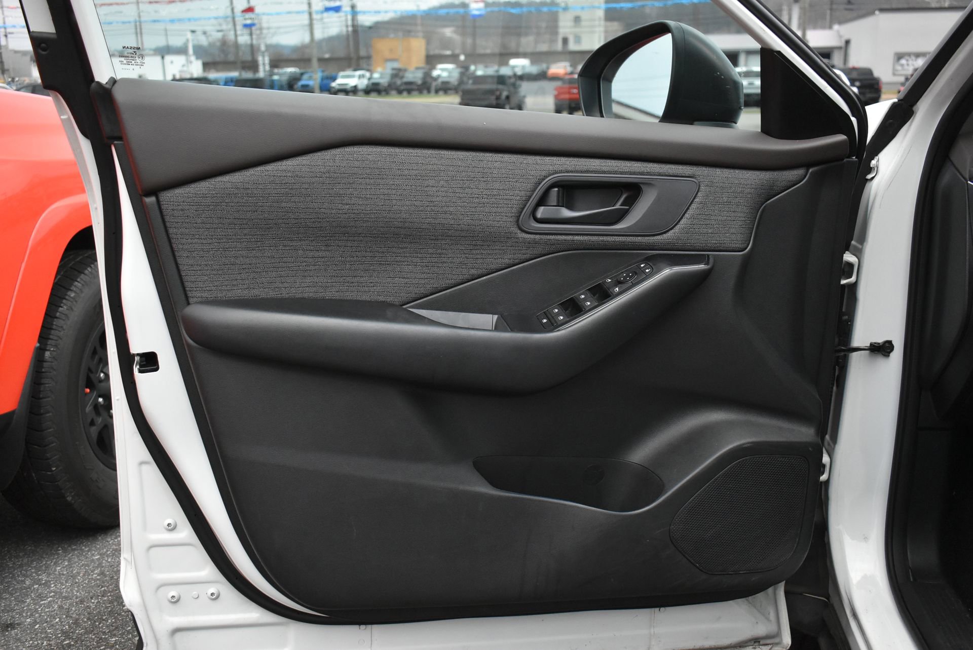 Used 2023 Nissan Rogue S image 11