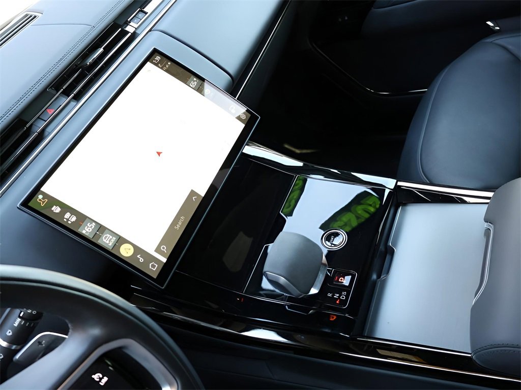 Used 2025 Land Rover Range Rover Sport SE image 20