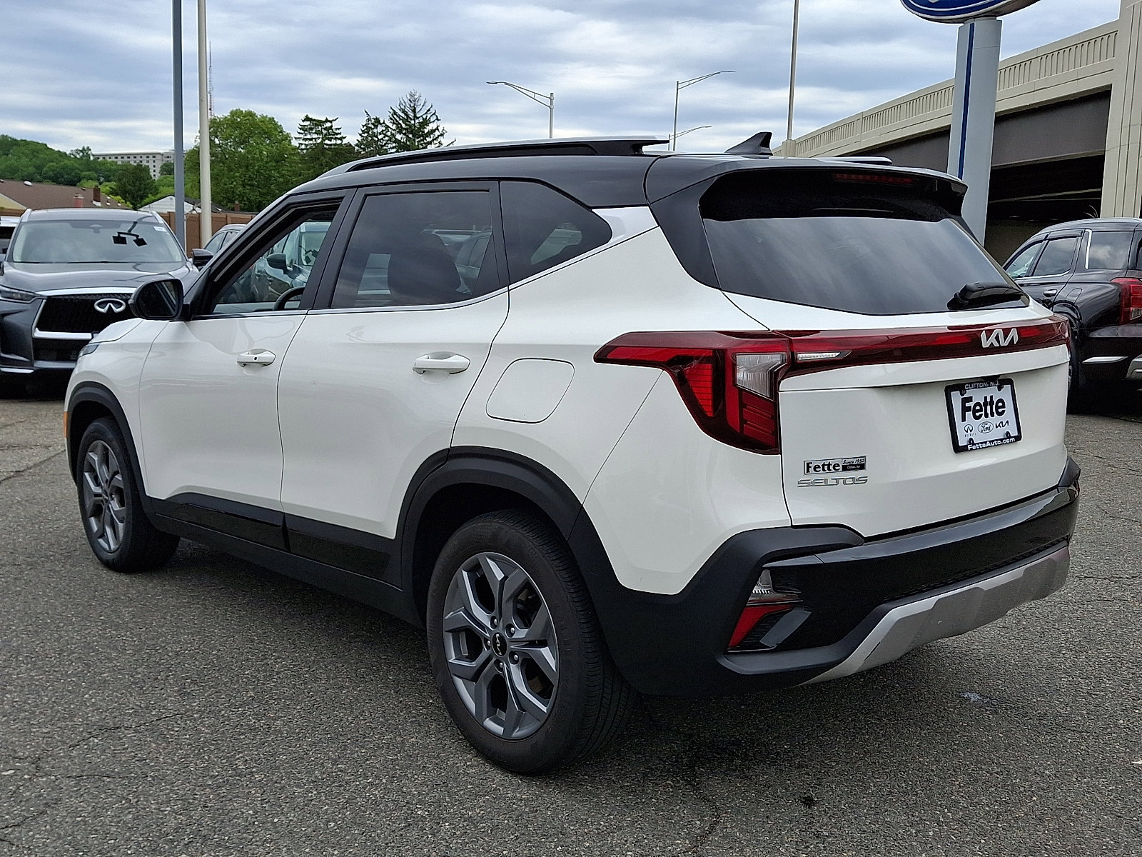 Used 2024 Kia Seltos S AWD/4WD image 6