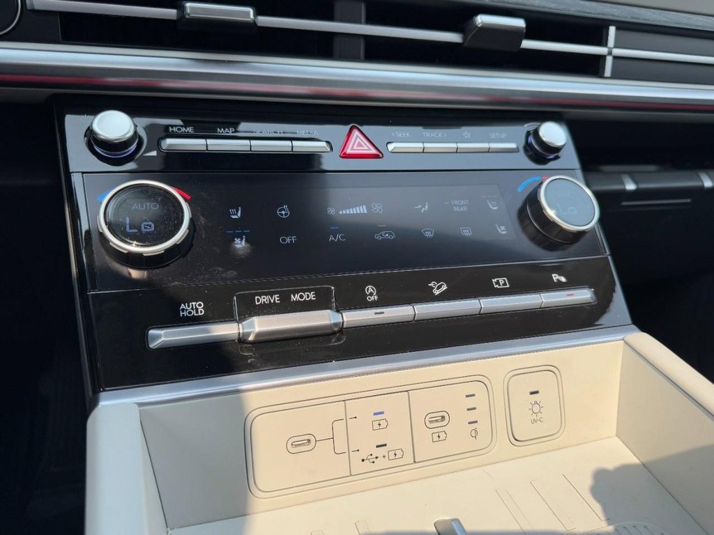 Used 2024 Hyundai Santa Fe Limited image 18