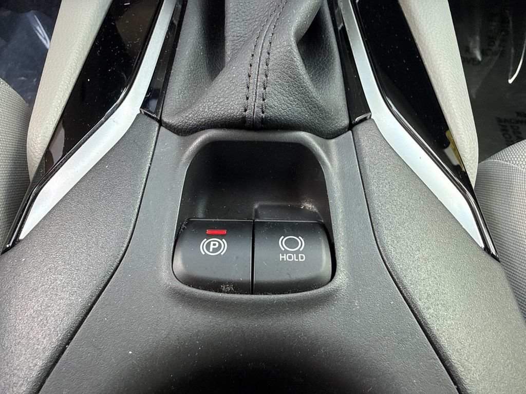 Used 2023 Toyota Corolla Cross L FWD image 33
