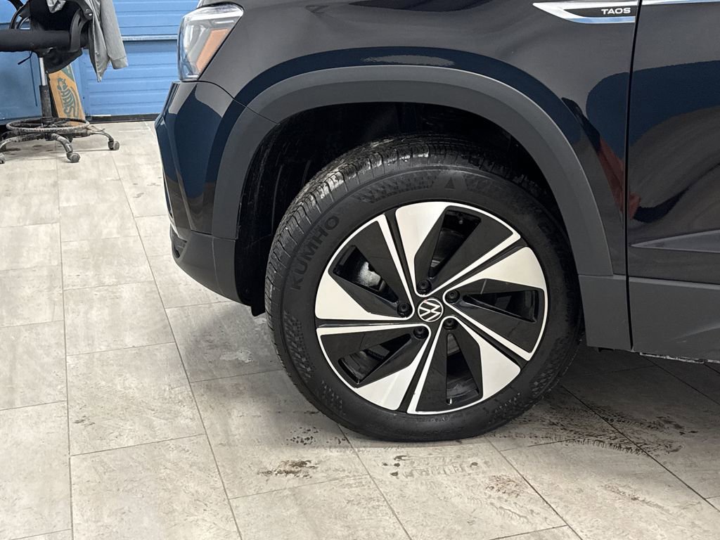 Used 2024 Volkswagen Taos SE image 32