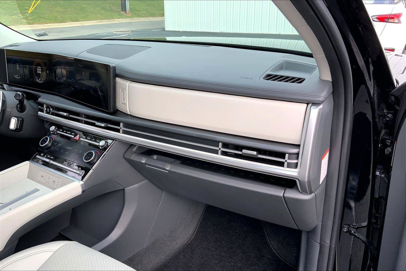Used 2026 Hyundai Santa Fe SEL FWD image 15