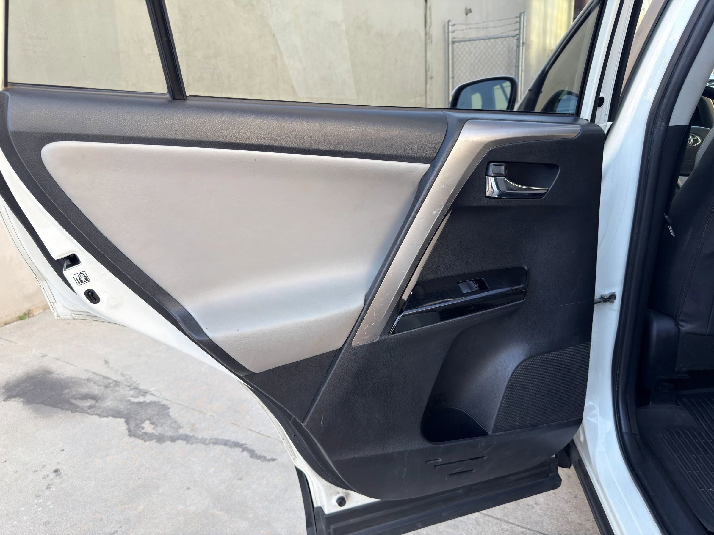 Used 2018 Toyota RAV4 Limited w/ Protection Package image 27