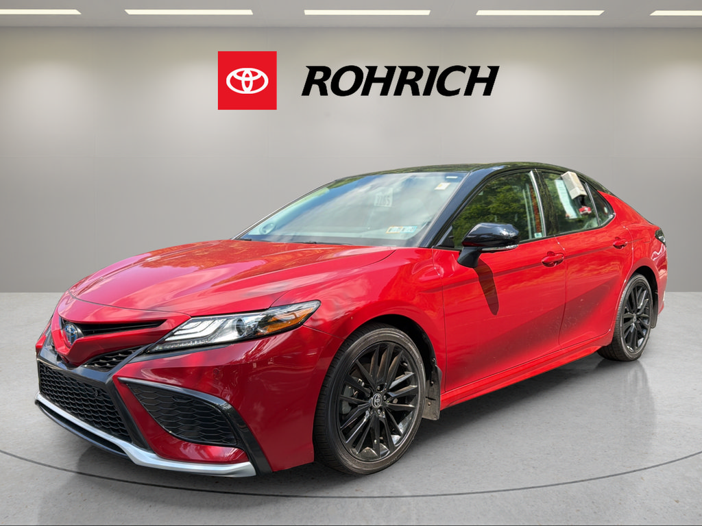 Used 2022 Toyota Camry XSE w/ Navigation Upgrade Package FWD image 1