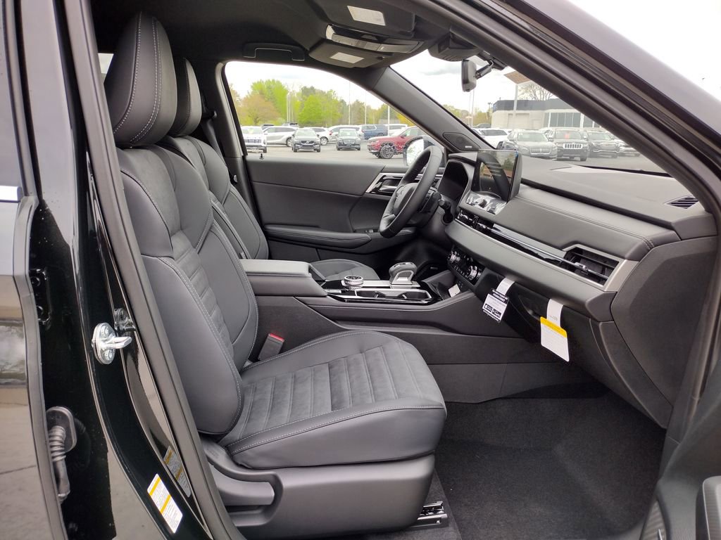 New 2026 Mitsubishi Outlander LE AWD/4WD image 11