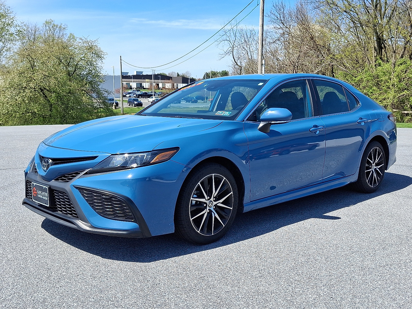 Used 2024 Toyota Camry SE FWD image 3
