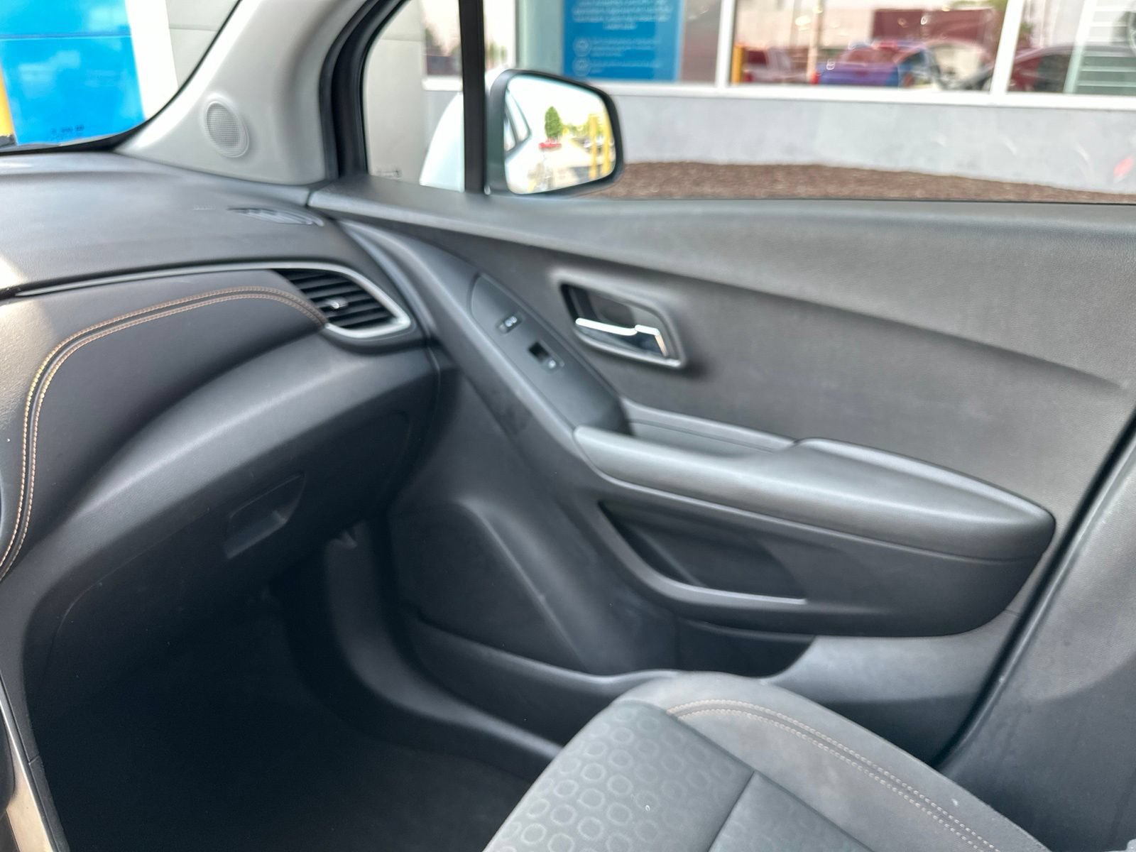 Used 2018 Chevrolet Trax LS AWD/4WD image 30