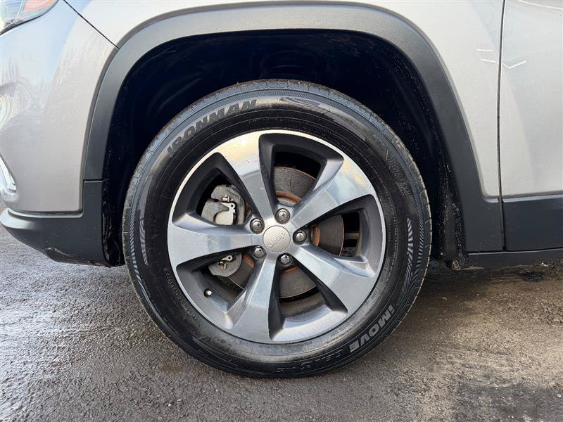 Used 2019 Jeep Cherokee Limited AWD/4WD image 9