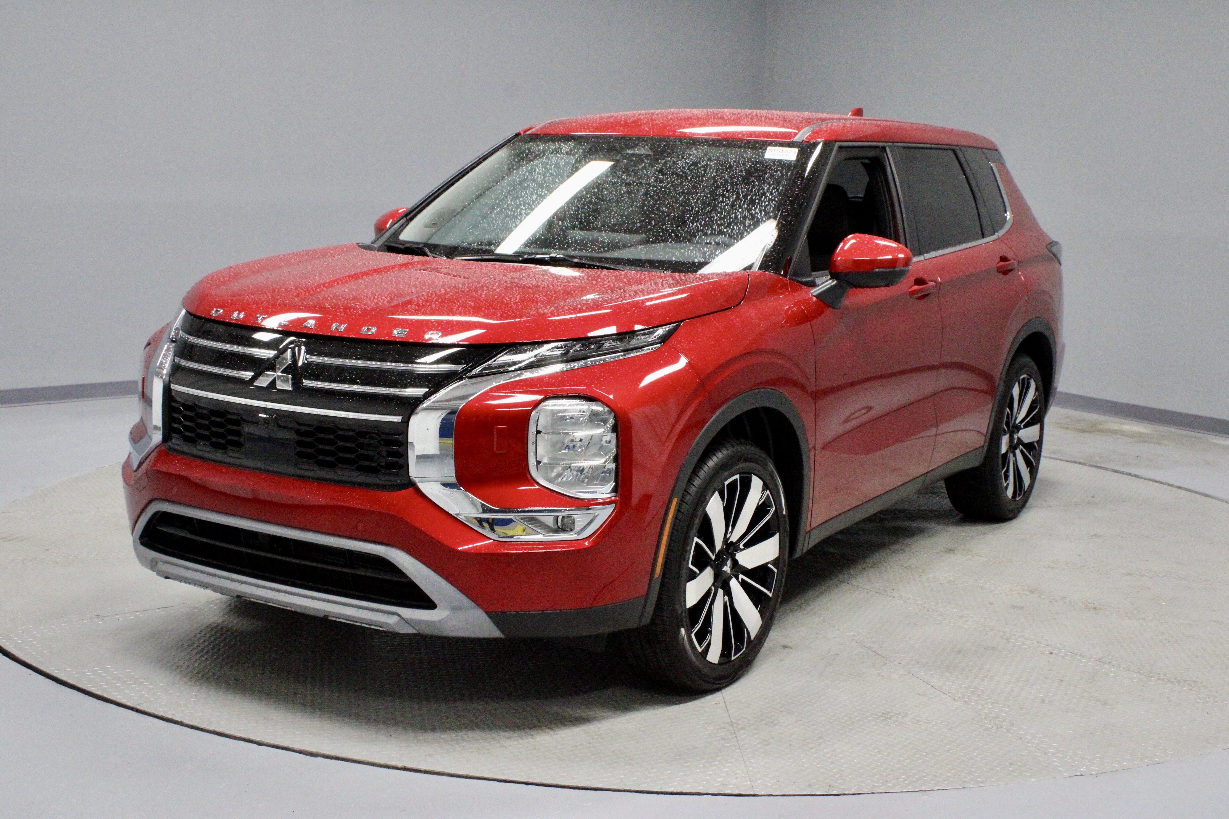 New 2025 Mitsubishi Outlander SE image 4