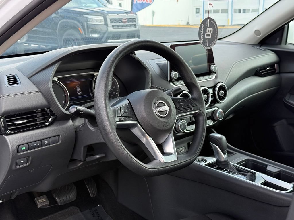 Used 2025 Nissan Sentra SV FWD image 9