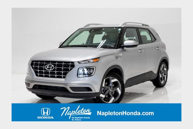 Used 2025 Hyundai Venue SEL FWD image 1
